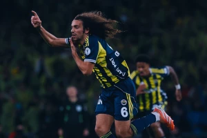 Genduzi se još nije ni raspakovao, a već je srušio Galatu i Feneru doneo trofej